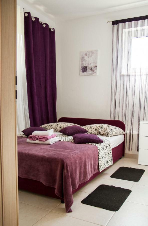 Ivana 2 * Kastela