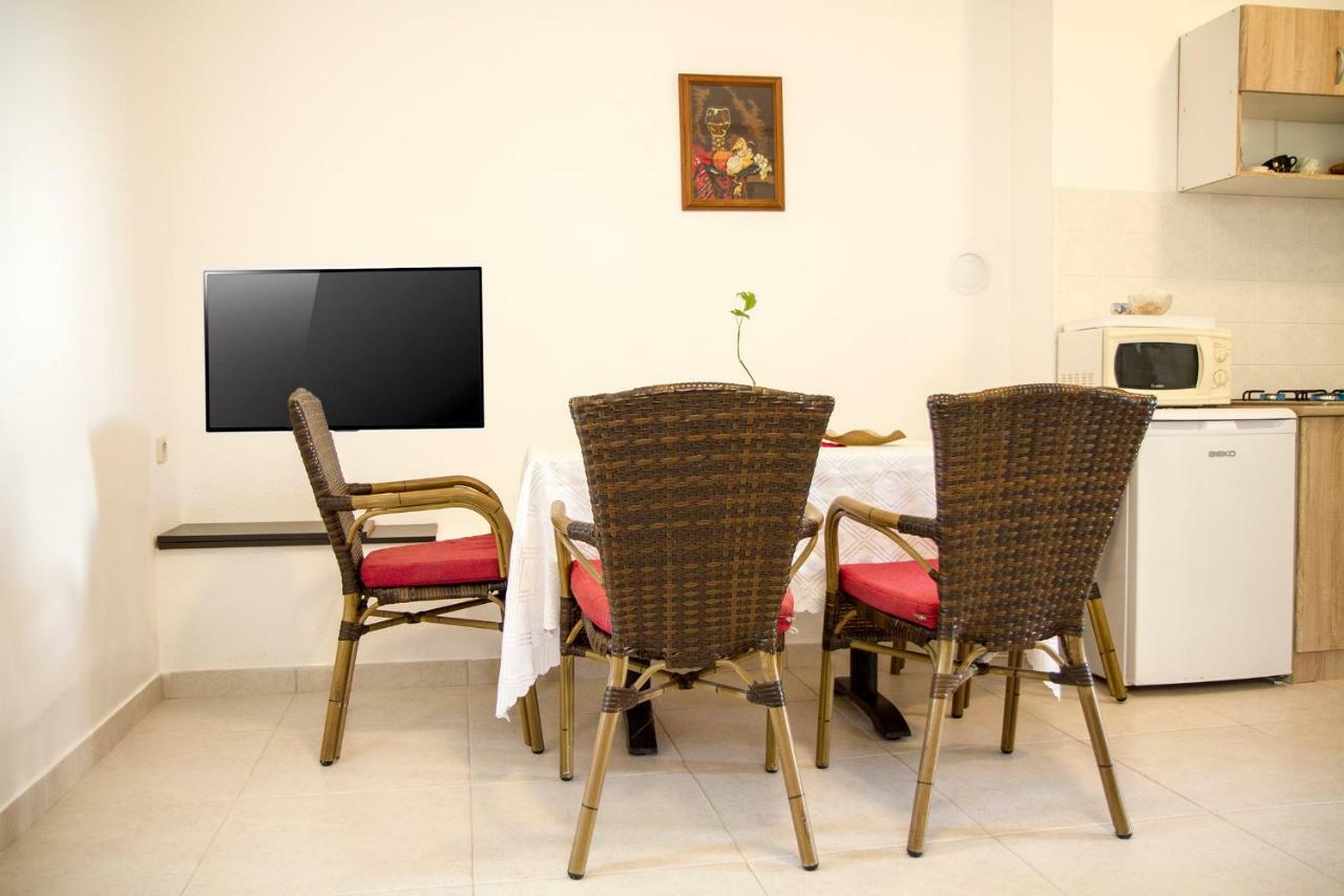 Apartment Ivana 2 *